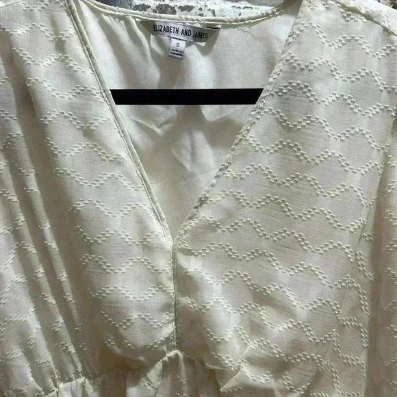 Elizabeth and James long sleeves, v neck peplum blouse in cream. Size Small. - Picture 5 of 9